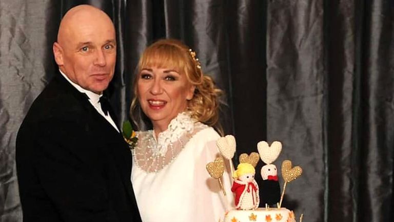 Alan Steele avec sa femme le jour de leur mariage