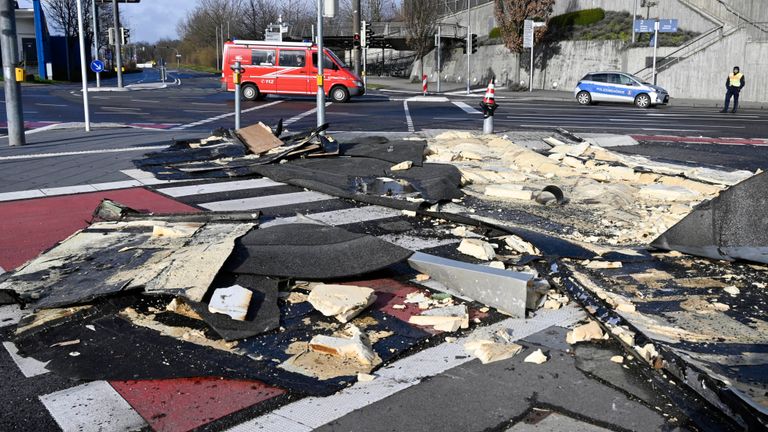 Débris d'un toit en Allemagne