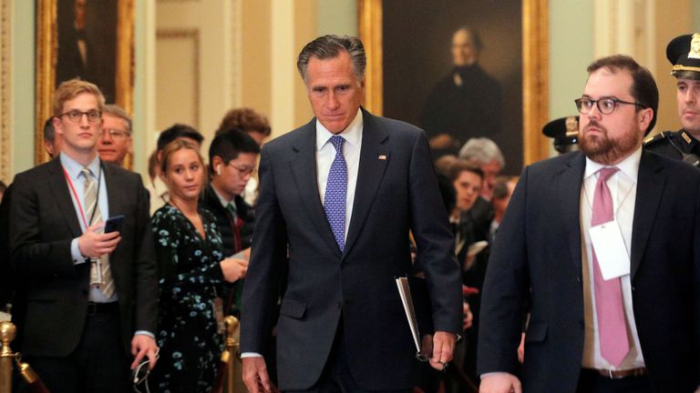 Le sénateur républicain Mitt Romney s'est opposé à son parti et a voté avec les démocrates