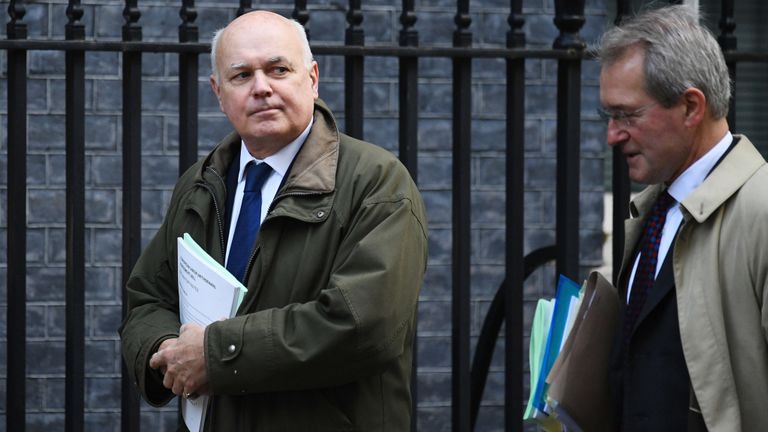 Londres, ANGLETERRE - 22 OCTOBRE: (L-R) les membres du Groupe de recherche européen Iain Duncan Smith et Owen Paterson arrivent à Downing Street le 22 octobre 2019 à Londres, en Angleterre. Le Premier ministre Boris Johnson a publié son projet de loi sur le retrait hier soir et tentera aujourd'hui de respecter son calendrier du Brexit alors qu'il vise à faire passer une série de votes au Parlement. (Photo de Leon Neal / Getty Images)