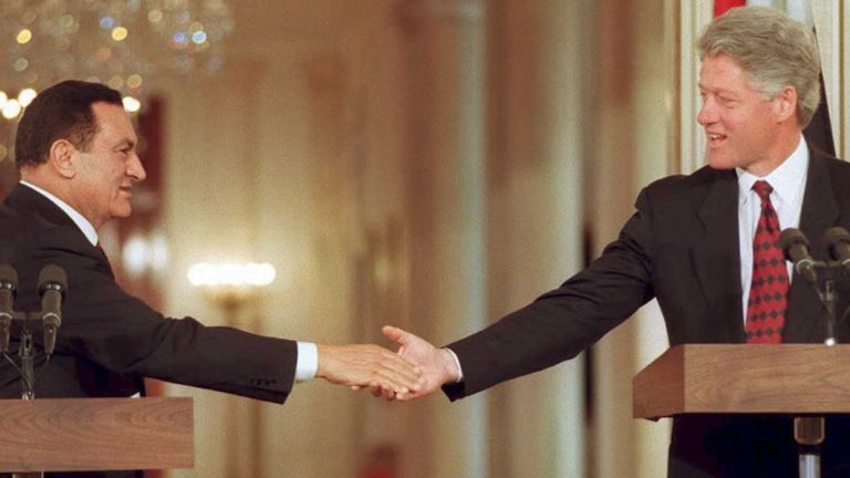 Hosni Moubarak avec le président américain BIll Clinton à la Maison Blanche en 1995