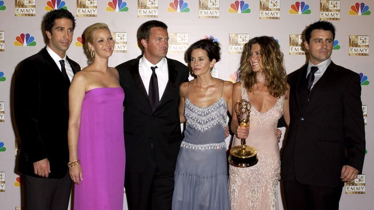L-R: Casting des amis - David Schwimmer (Ross), Lisa Kudrow (Phoebe), Matthew Perry (Chandler), Courteney Cox (Monica), Jennifer Aniston (Rachel) et Matt LeBlanc (Joey) 