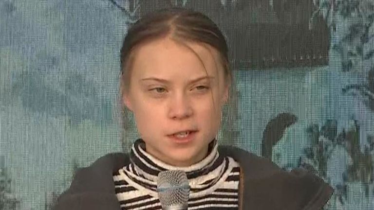 On a demandé à Greta Thunberg comment elle se sentait après avoir été publiquement insultée par le président américain et le secrétaire au Trésor.