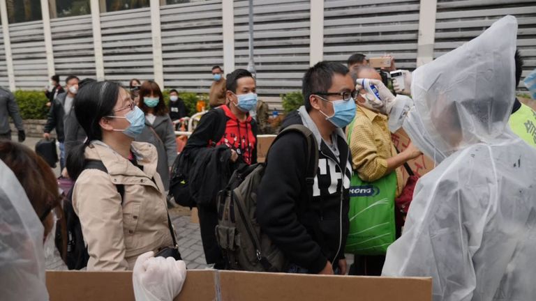 Des visiteurs du continent ont été vus portant des masques à leur entrée à Hong Kong
