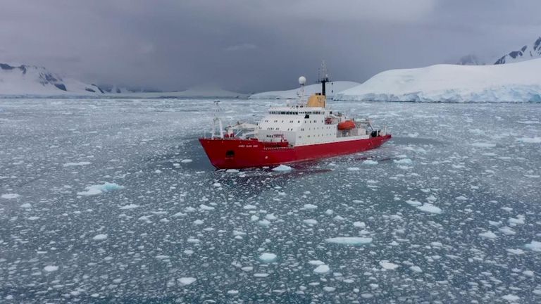 Le James Clark Ross, un navire du British Antarctic Survey