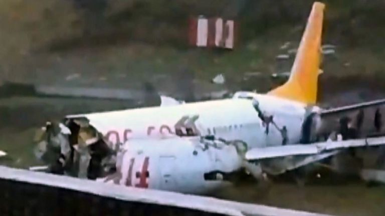 Avion dépasse la piste à Istanbul 