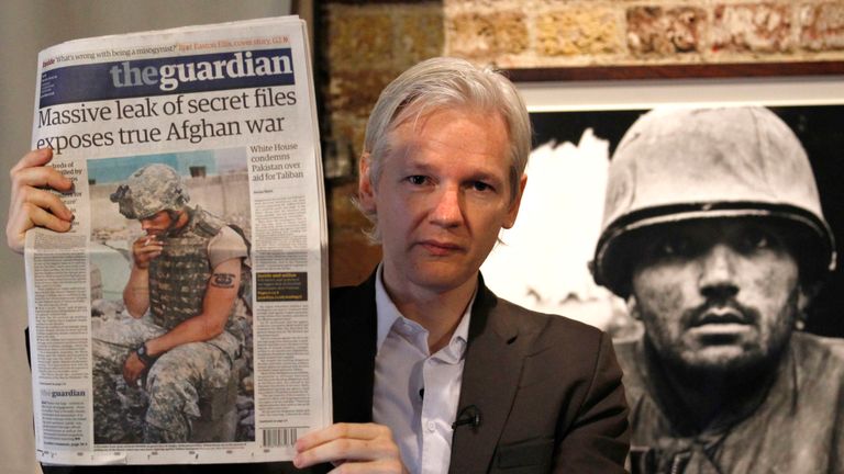 L'équipe juridique d'Assange a blâmé les fuites sur un livre de 2011 du journal Guardian sur WikiLeaks