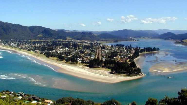 Une photo de la plage de Pauanui sur la péninsule de Coromandel en Nouvelle-Zélande & # 39; s North Island Pic: Daniel de Vries / Wikimedia Commons