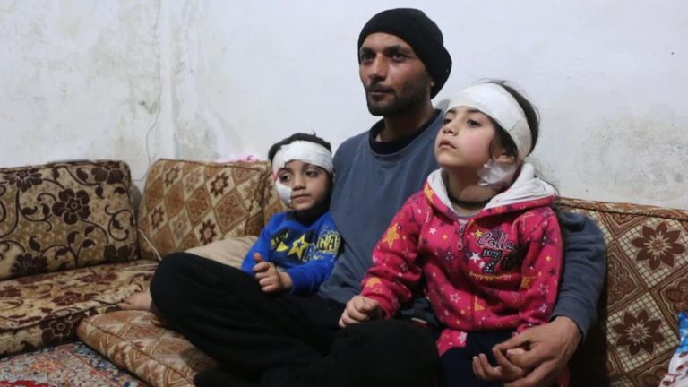Rinad Zaidan avec son père et son frère