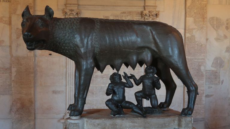 La légende raconte que Romulus et Remus ont été allaités par une louve quand ils étaient bébés