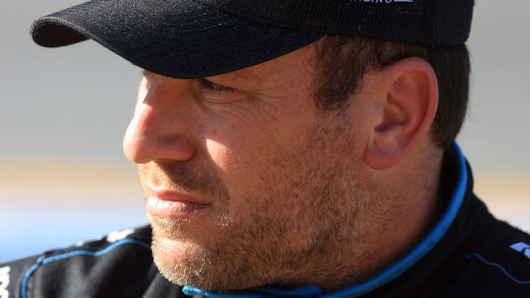 DAYTONA BEACH, FLORIDE - 17 février: Ryan Newman, pilote de la # 6 Koch Industries Ford, se tient sur la grille avant le début de la série de la Coupe NASCAR 62e Daytona 500 à Daytona International Speedway le 17 février 2020 à Daytona Beach, Floride. (Photo de Chris Graythen / Getty Images)