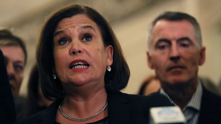 Mary Lou McDonald, chef du Sinn Fein, s'est adressée aux médias à Stormont