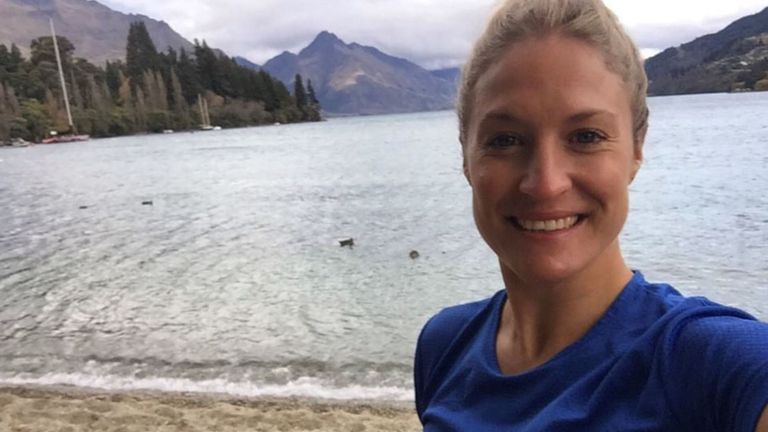 Mme Simpson prévoyait faire de la randonnée sur l'île du Sud pendant le week-end