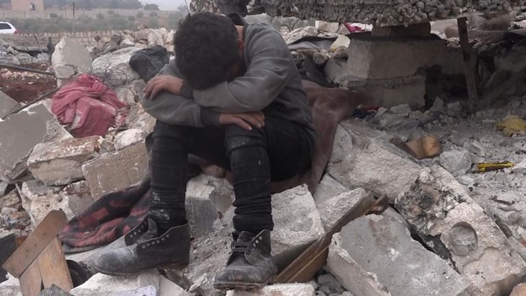 Mohammed Al Halabi, 12 ans, a cherché ses trois frères et sœurs dans les décombres de sa maison