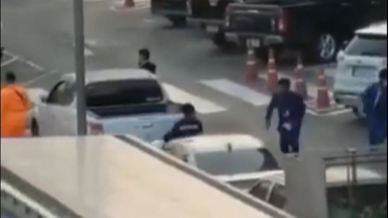 Un soldat thaïlandais s'est déchaîné dans le nord-est du pays, tuant au moins 12 personnes, selon la police.
