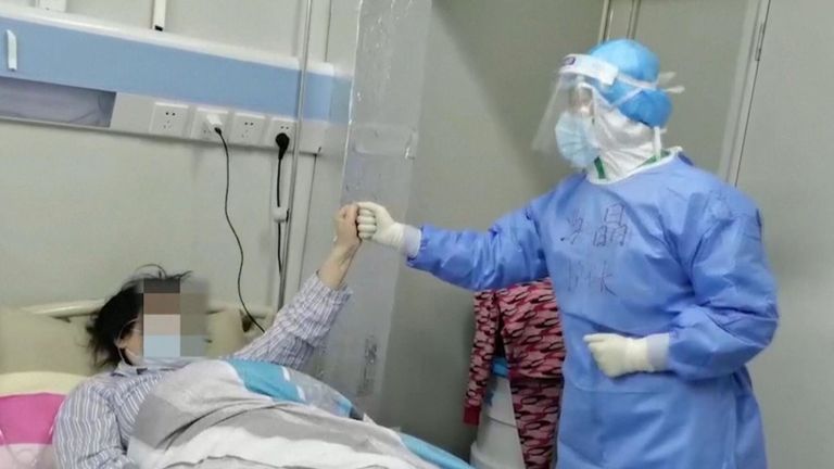 Les médias d'État chinois décrivent la lutte contre le coronavirus comme une lutte héroïque