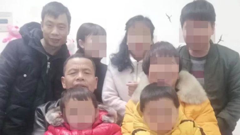 M. Peng en photo avec son père