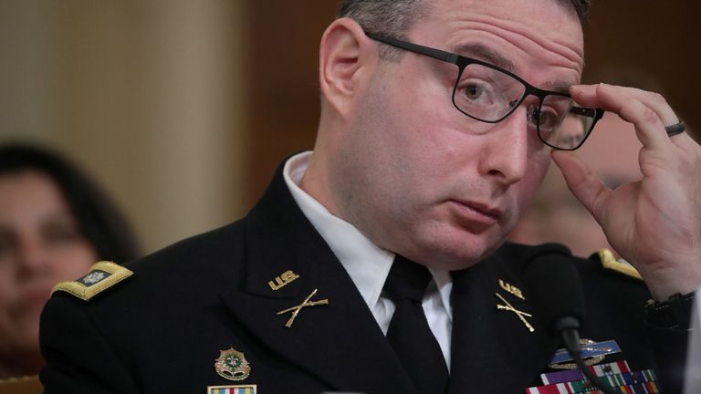 Le témoin le lieutenant-colonel Alexander Vindman a demandé à un membre du Congrès républicain de s'adresser à lui en fonction de son grade, plutôt qu'en tant que monsieur. 