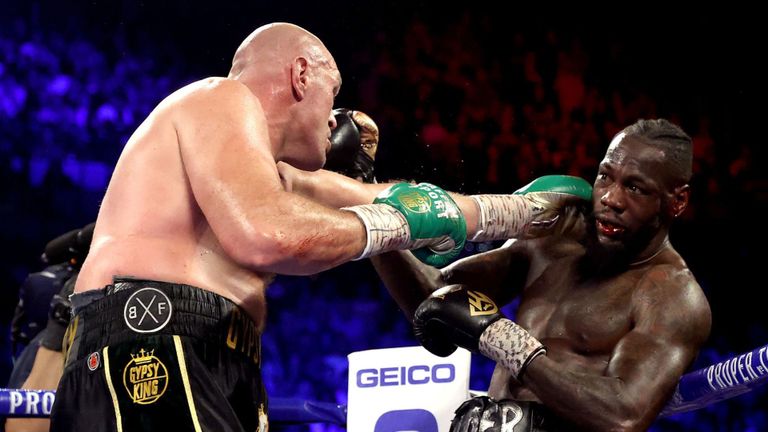 Tyson Fury bat Deontay Wilder dans un match revanche lourd