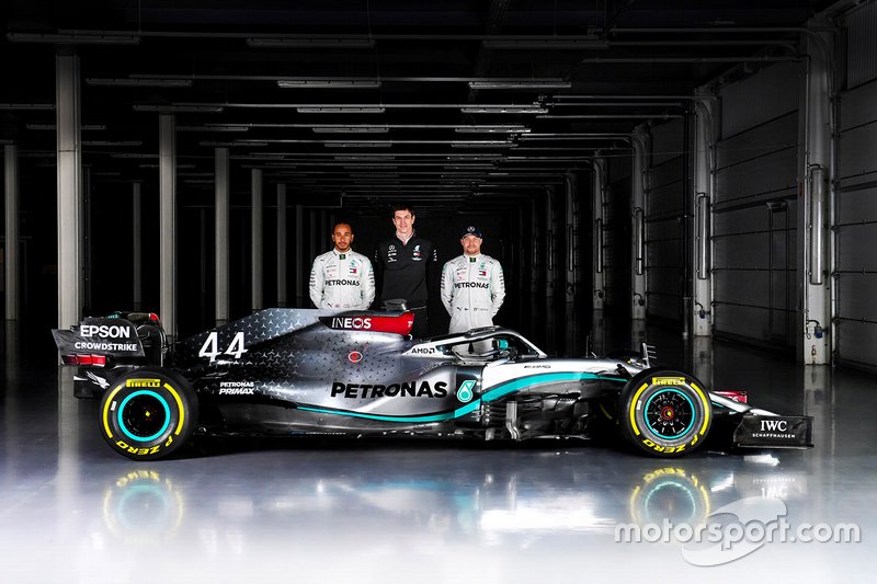 Valtteri Bottas, Lewis Hamilton, Mercedes AMG F1 W11, Toto Wolff, Mercedes AMG F1 Directeur du sport automobile 