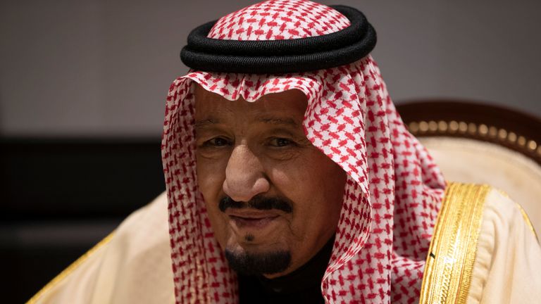 SHARM EL SHEIKH, EGYPTE - 24 février: le roi Salman bin Abdulaziz Al Saud d'Arabie saoudite au cours des entretiens avec le Premier ministre britannique Theresa May alors qu'ils assistent au premier sommet arabo-européen le 24 février 2019 à Charm el-Cheikh, en Égypte. Les dirigeants des pays européens et arabes se réunissent pour le sommet de deux jours pour discuter de sujets tels que la sécurité, le commerce et les migrations. (Photo de Dan Kitwood / Getty Images)