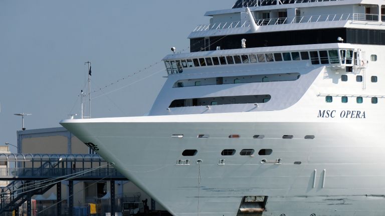 Le navire de croisière MSC Opera est amarré au port le lendemain du crash de Venise, en Italie, le 3 juin 2019. REUTERS / Manuel Silvestri