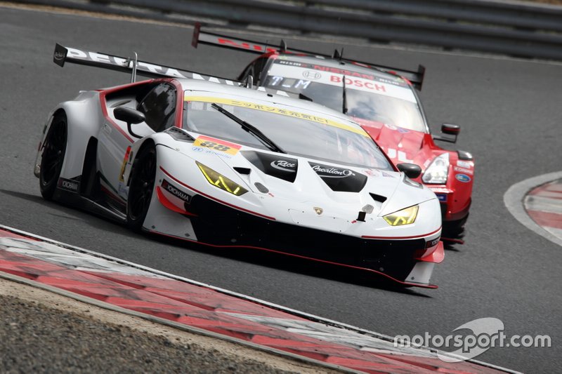 # 88 JLOC Lamborghini Huracan GT3: Takashi Kogure, André Couto 