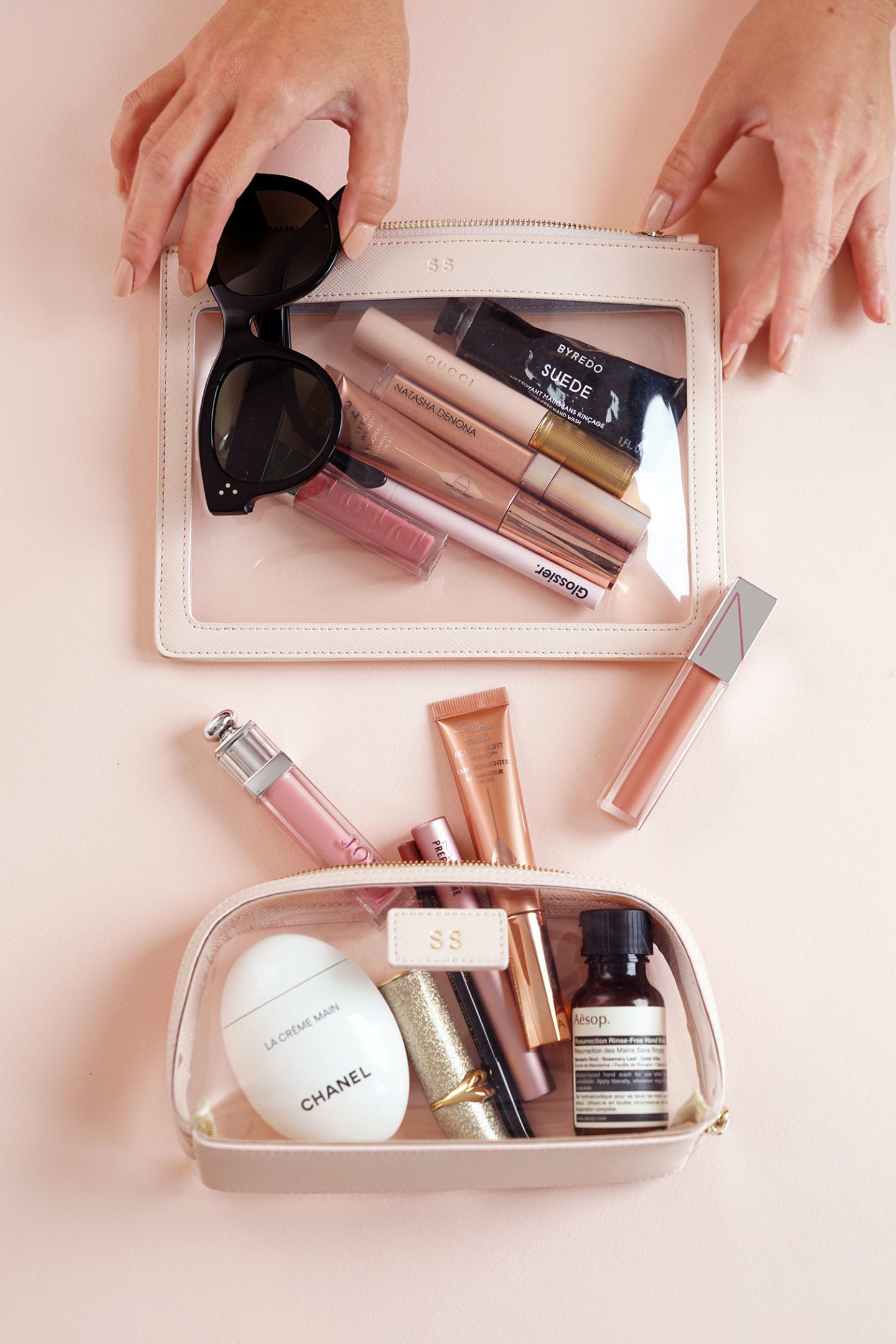 Pochette transparente éditée quotidiennement vs étui cosmétique transparent