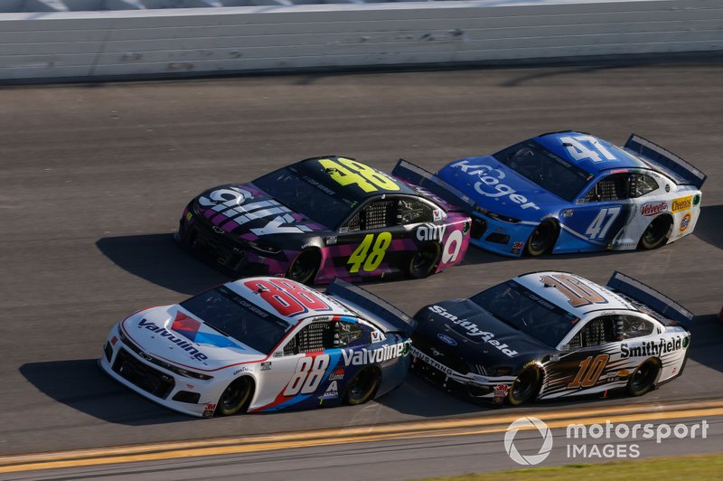 Alex Bowman, Hendrick Motorsports, Chevrolet Camaro Valvoline Jimmie Johnson, Hendrick Motorsports, Chevrolet Camaro Ally Aric Almirola, Stewart-Haas Racing, Ford Mustang Smithfield Ricky Stenhouse Jr., JTG Daugherty Racing, Chevrolet Camaro Kroger 