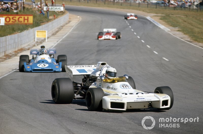 Carlos Reutemann, Brabham BT34 Ford mène Chris Amon, Matra MS120C