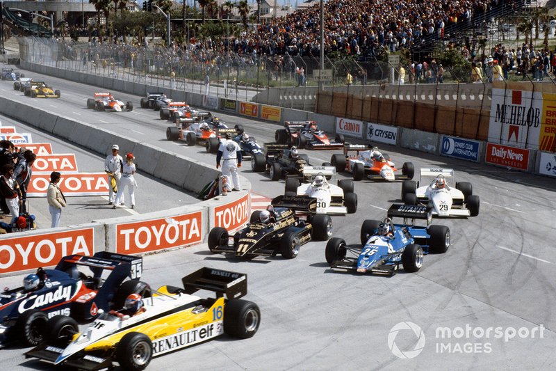Derek Warwick, Toleman TG183B Hart, se bat avec Eddie Cheever, Renault RE30C, à l'étoile