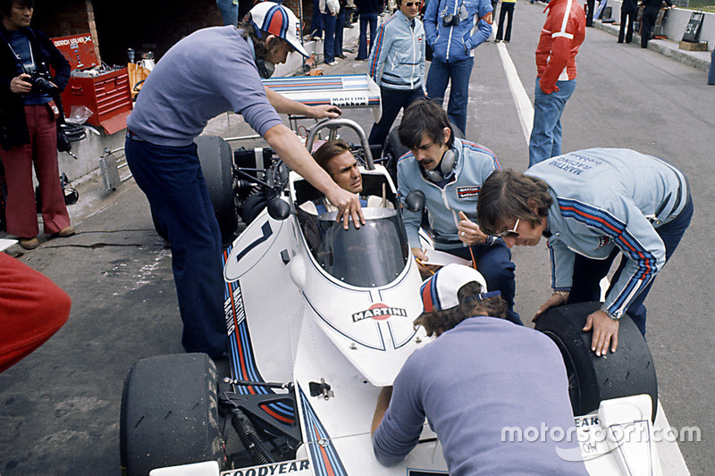 Carlos Reutemann, Brabham BT44B-Ford, Bernie Ecclestone, Gordon Murray et Herbie Blash