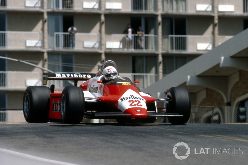 6: Andrea de Cesaris (Alfa Romeo) 22 10 04, USA (Long Beach) 1982 