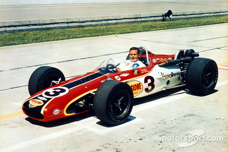 Bobby Unser dans son Eagle, vainqueur de l'Indy 500 en 1968. 