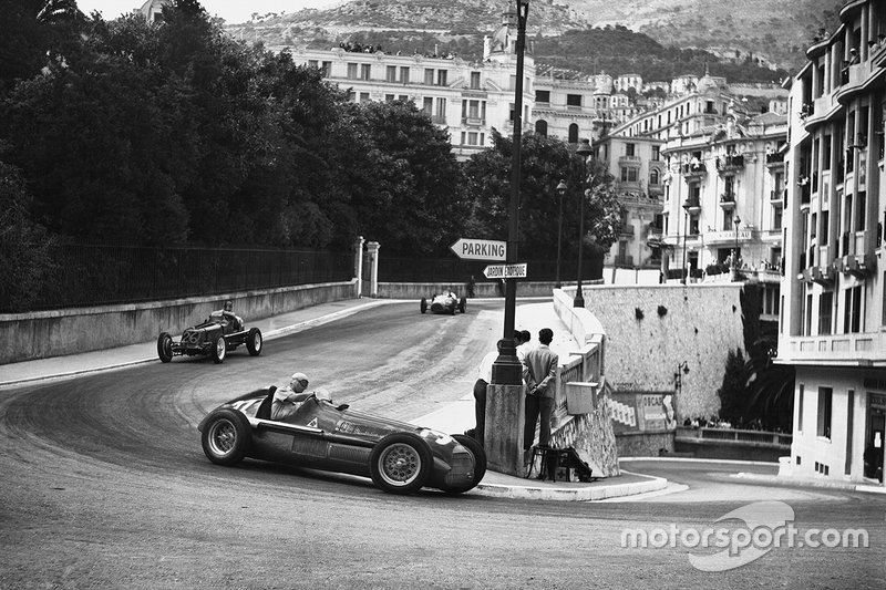 Juan Manuel Fangio, Alfa Romeo; Bob Gerard 