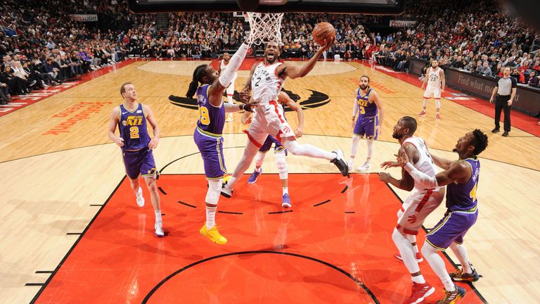 Kawhi Leonard marque sur Jae Crowder