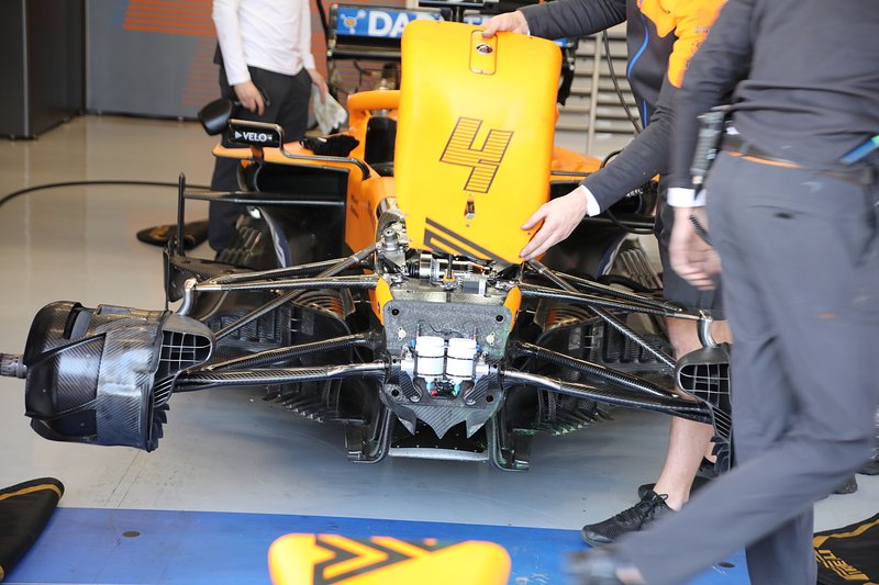 McLaren MCL35 avant
