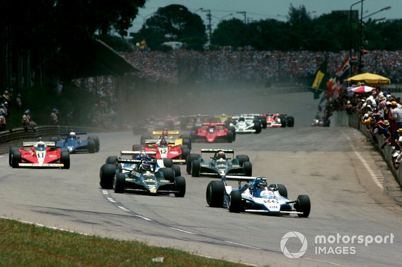 Vainqueur de la course Jacques Laffite, Ligier JS11 mène la troisième place Carlos Reutemann, Lotus 79