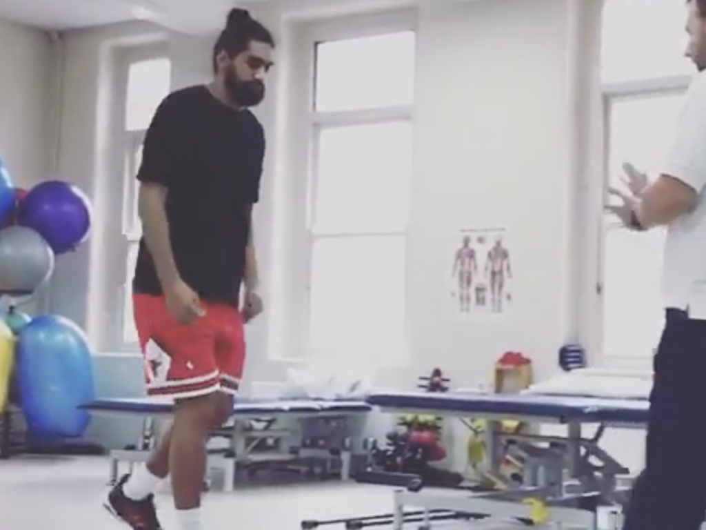 Michael Fatialofa marcher sans aide est un «miracle» après une grave blessure au cou