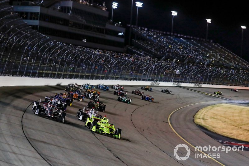L'IndyCar actuelle court bien sur l'ovale court similaire de l'Iowa. 