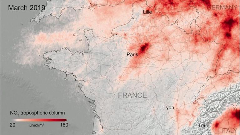 De nouvelles images satellites montrent que la pollution de l'air a diminué dans les zones urbaines à travers l'Europe pendant les fermetures pour lutter contre le coronavirus. La France plus polluée avant la pandémie