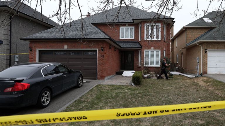 La police délimite la maison d'Alek Minassian à Richmond Hill, en Ontario
