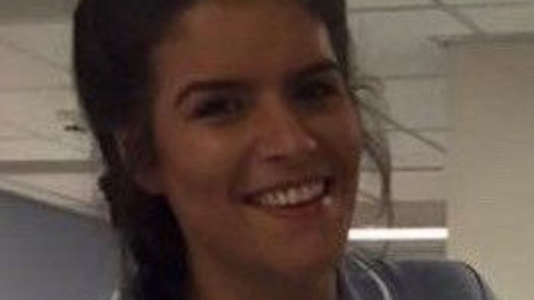 Mme Mclaughlin est l'une des rares personnes à pouvoir retourner au Royaume-Uni