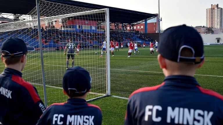 La Biélorussie n'a pas l'intention de reporter les matchs ou d'annuler la saison de football