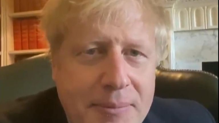 Boris Johnson a confirmé qu'il avait COVID-19