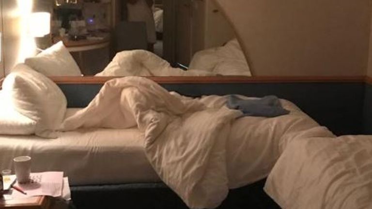 À l'intérieur d'une cabane sur Braemar qui est échoué à 25 miles au large des côtes des Bahamas