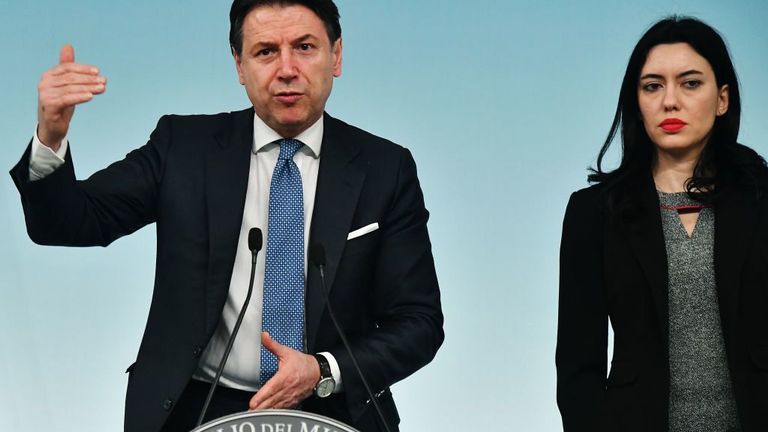 Le Premier ministre Conte et la ministre de l'Éducation, Lucia Azzolina, ont annoncé le plan de fermeture