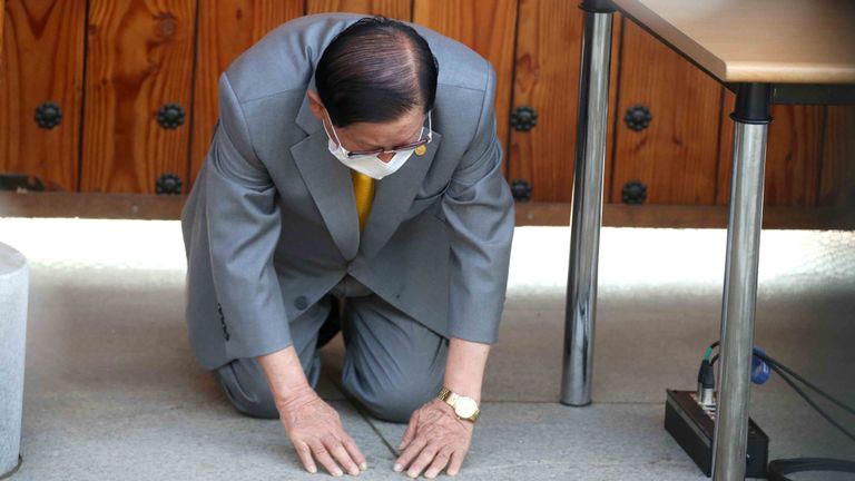Le chef de culte sud-coréen Lee Man-hee s'excuse pour la propagation du coronavirus