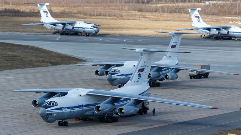 L'armée russe envoie des avions-cargos avec du matériel médical et une désinfection spéciale en Italie