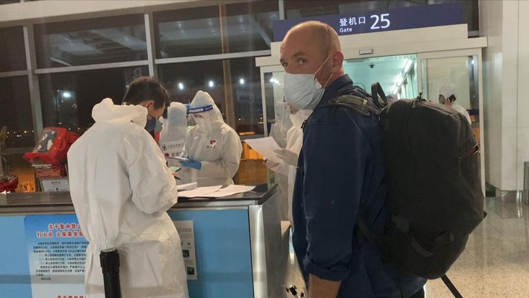 Tom Cheshire de Sky et l'équipe se rendaient à Pékin depuis Séoul